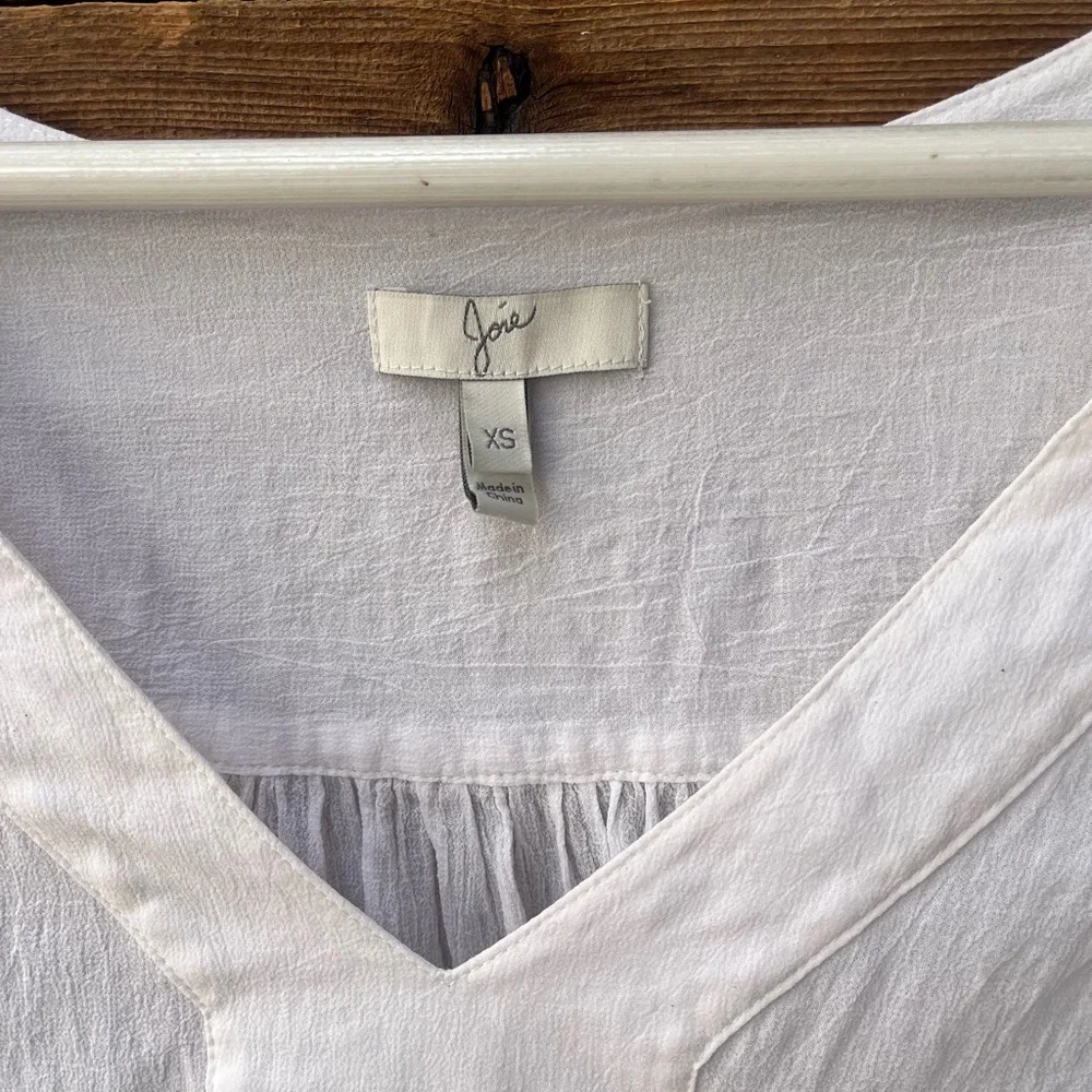 JOIE | White V-Neck Blouse XS - Picture 2 of 3